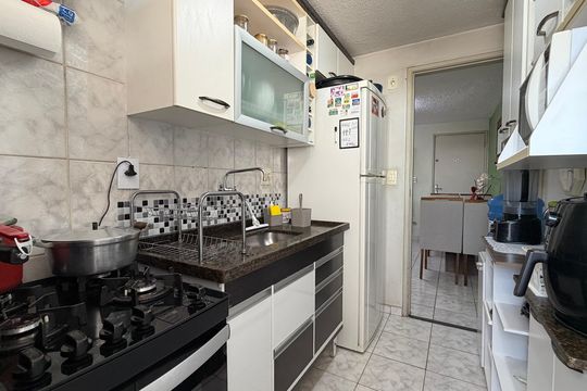 Cozinha de apartamento à venda com 2 quartos, 48m² em Vila Popular, São Paulo