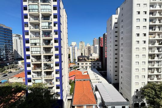 Vista de apartamento à venda com 2 quartos, 64m² em Vila Olímpia, São Paulo