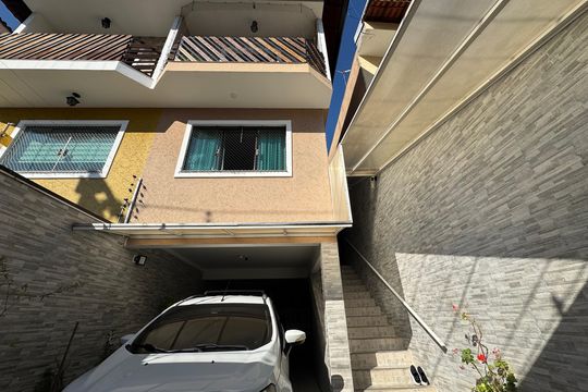 Garagem de casa à venda com 3 quartos, 200m² em Bela Vista, Osasco