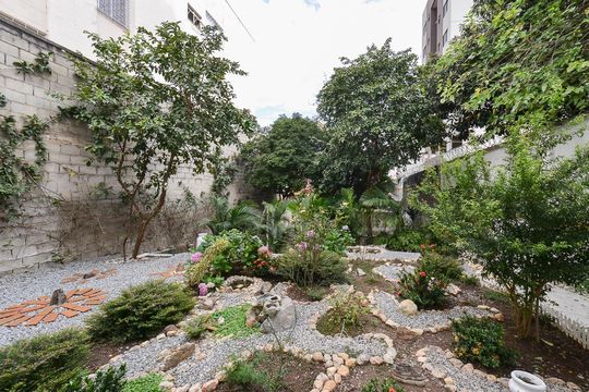 Área externa de casa à venda com 4 quartos, 195m² em Sagrada Família, Belo Horizonte