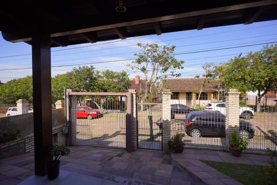 Sala - vista de casa à venda com 3 quartos, 127m² em Aberta dos Morros, Porto Alegre
