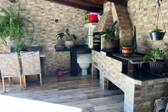 Casa à venda com 3 quartos, 148m² em Rio Branco, Canoas