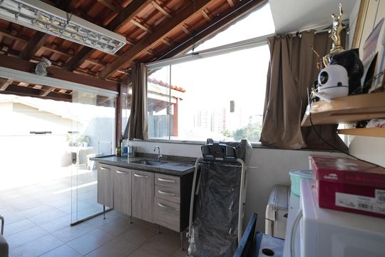 Cozinha de apartamento à venda com 2 quartos, 72m² em Vila Floresta, Santo André