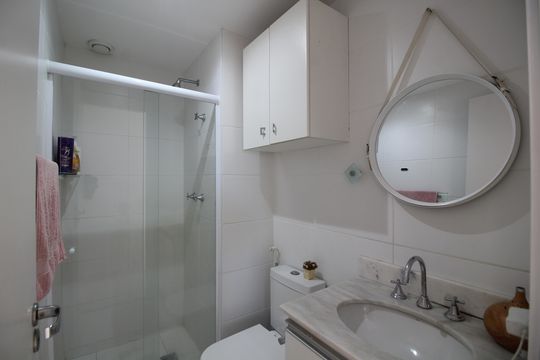 Banheiro Social de apartamento para alugar com 3 quartos, 77m² em Barra Olímpica, Rio de Janeiro