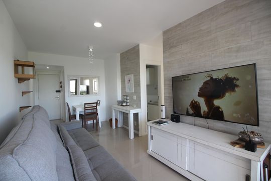 Sala de apartamento à venda com 3 quartos, 77m² em Barra Olímpica, Rio de Janeiro