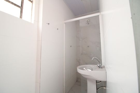 Banheiro da suíte de casa à venda com 2 quartos, 120m² em Jardim Belcito, São Paulo