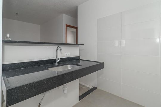 Cozinha de apartamento à venda com 2 quartos, 45m² em Rubem Berta, Porto Alegre