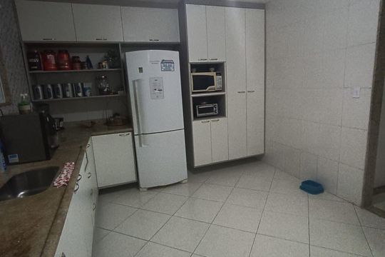 Cozinha de casa de condomínio à venda com 3 quartos, 280m² em Jacarepaguá, Rio de Janeiro