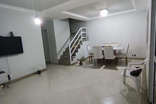 Sala de casa de condomínio à venda com 3 quartos, 280m² em Jacarepaguá, Rio de Janeiro