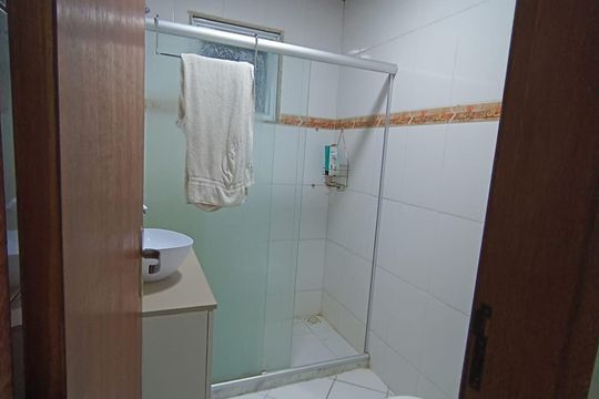 Banheiro de casa de condomínio à venda com 3 quartos, 280m² em Jacarepaguá, Rio de Janeiro