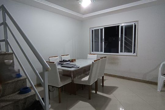 Sala de casa de condomínio à venda com 3 quartos, 280m² em Jacarepaguá, Rio de Janeiro