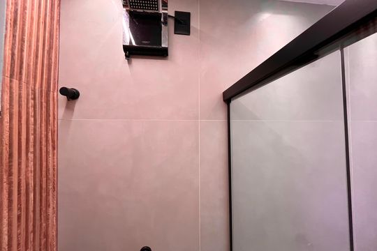 Banheiro  de apartamento à venda com 1 quarto, 44m² em Copacabana, Rio de Janeiro