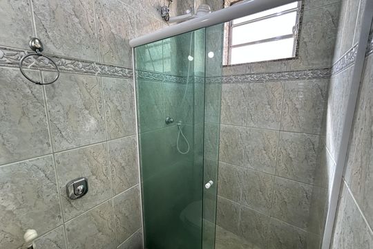 Banheiro 2 de casa à venda com 3 quartos, 156m² em Vila Valqueire, Rio de Janeiro