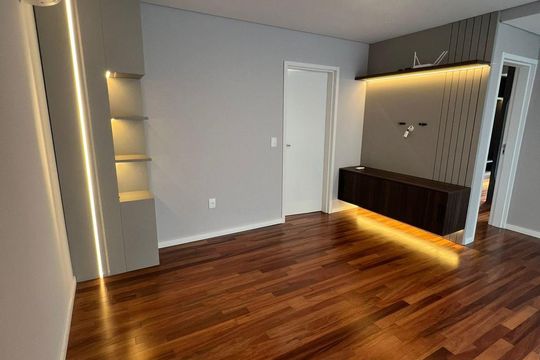 Sala de casa de condomínio para alugar com 4 quartos, 270m² em Campeche, Florianópolis