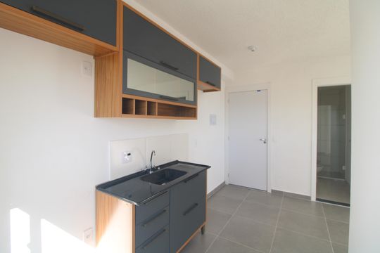 Cozinha de apartamento para alugar com 2 quartos, 37m² em Jardim Sabara, São Paulo