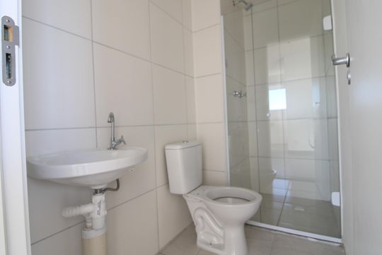 Banheiro de apartamento para alugar com 2 quartos, 37m² em Jardim Sabara, São Paulo