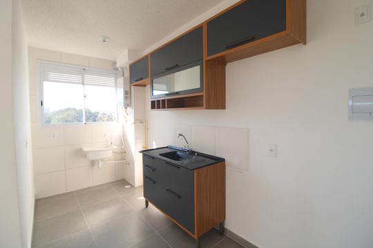 Cozinha de apartamento para alugar com 2 quartos, 37m² em Jardim Sabara, São Paulo