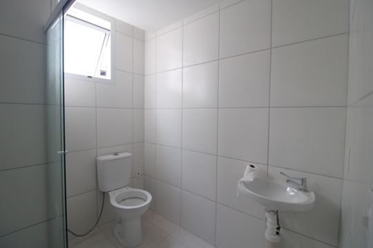 Banheiro de apartamento à venda com 1 quarto, 36m² em Jardim Sabara, São Paulo