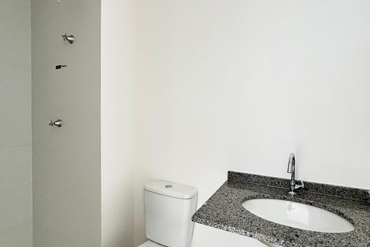 Banheiro da Suíte de apartamento para alugar com 1 quarto, 24m² em Vila Nova Conceição, São Paulo