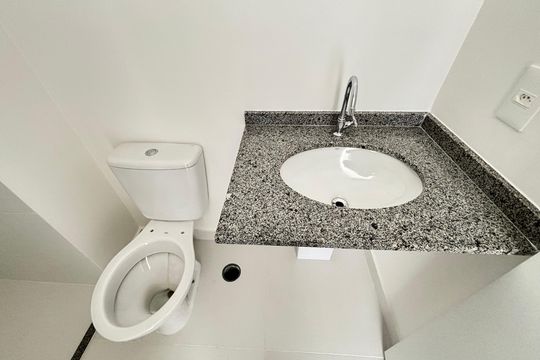 Banheiro da Suíte de apartamento para alugar com 1 quarto, 24m² em Vila Nova Conceição, São Paulo
