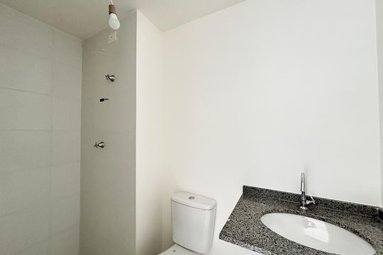 Banheiro da Suíte de apartamento para alugar com 1 quarto, 24m² em Vila Nova Conceição, São Paulo