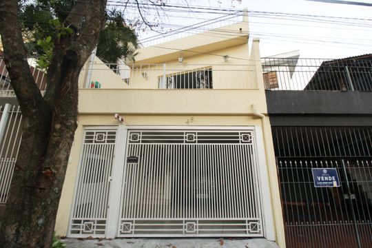 Fachada de casa à venda com 3 quartos, 120m² em  Parque São Domingos, São Paulo