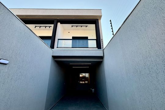 Fachada de casa à venda com 3 quartos, 134m² em Jardim Popular, São Paulo