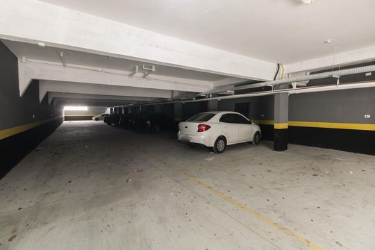 Condomínio - Garagem  de casa de condomínio para alugar com 2 quartos, 68m² em Guaiauna, São Paulo