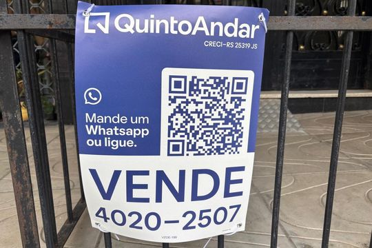 Plaquinha Instalada código VZOE-199 de apartamento à venda com 2 quartos, 87m² em Independência, Porto Alegre