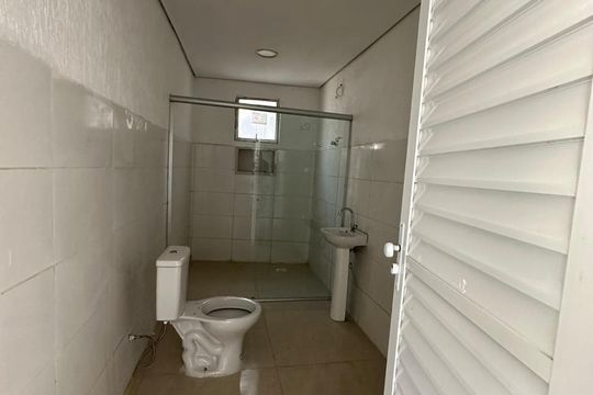 Banheiro de Serviço  de apartamento para alugar com 1 quarto, 45m² em Região de Justinópolis, Ribeirão das Neves