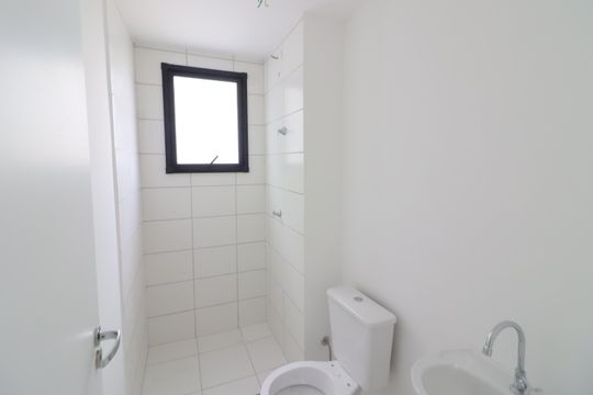 Banheiro de apartamento à venda com 2 quartos, 43m² em Rochdale, Osasco