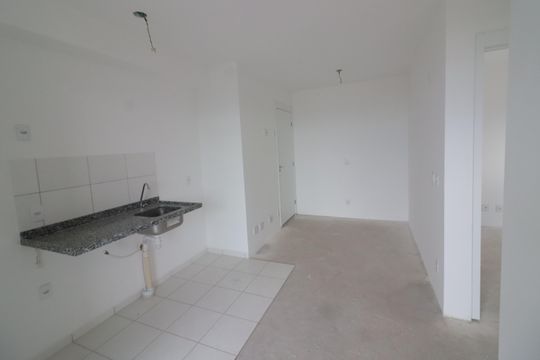 Sala/Cozinha de apartamento à venda com 2 quartos, 43m² em Rochdale, Osasco