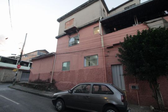 Fachada Lateral de casa à venda com 3 quartos, 183m² em Vista Alegre, Belo Horizonte