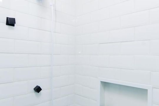 Banheiro de kitnet/studio para alugar com 1 quarto, 24m² em Centro, Guarulhos