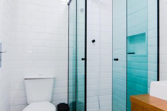 Banheiro de kitnet/studio para alugar com 1 quarto, 24m² em Centro, Guarulhos