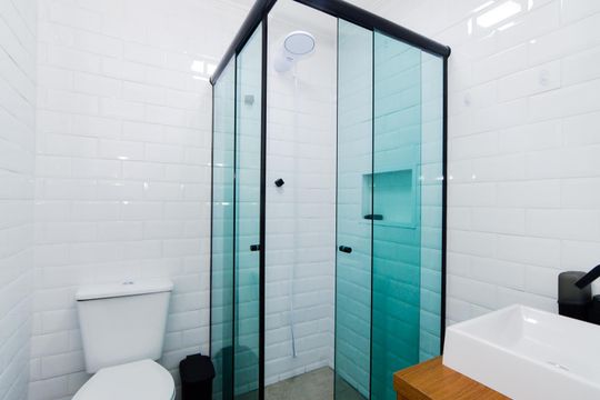 Banheiro de kitnet/studio para alugar com 1 quarto, 24m² em Centro, Guarulhos