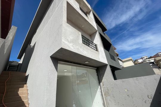 Fachada de casa de condomínio para alugar com 3 quartos, 203m² em Jardim Nova Coimbra, Cotia