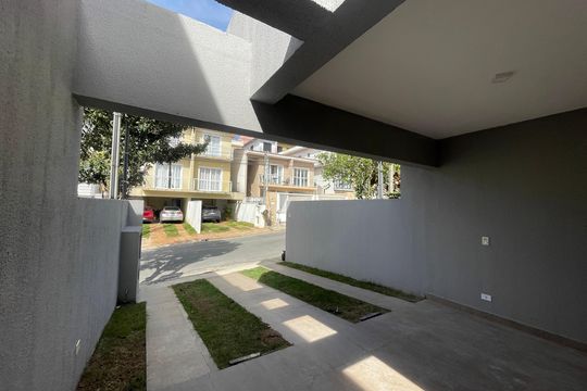 Garagem de casa de condomínio para alugar com 3 quartos, 203m² em Jardim Nova Coimbra, Cotia