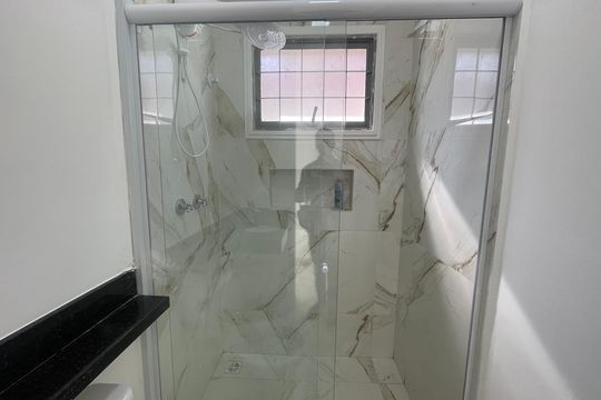 Banheiro social de casa de condomínio para alugar com 3 quartos, 203m² em Jardim Nova Coimbra, Cotia