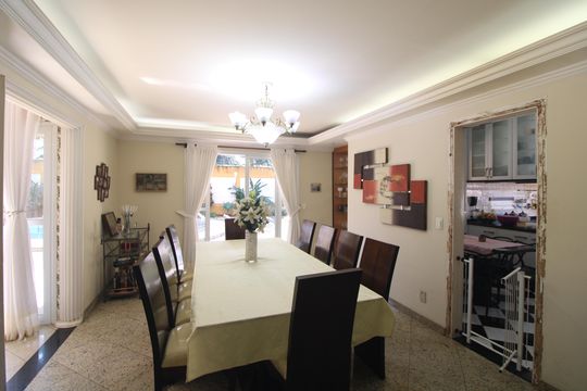 Sala 2 de casa de condomínio à venda com 4 quartos, 640m² em Jardim Santa Helena, São Paulo