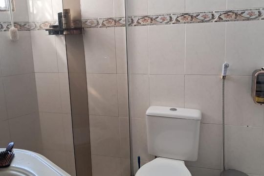 Banheiro de apartamento à venda com 2 quartos, 80m² em Vila Valqueire, Rio de Janeiro
