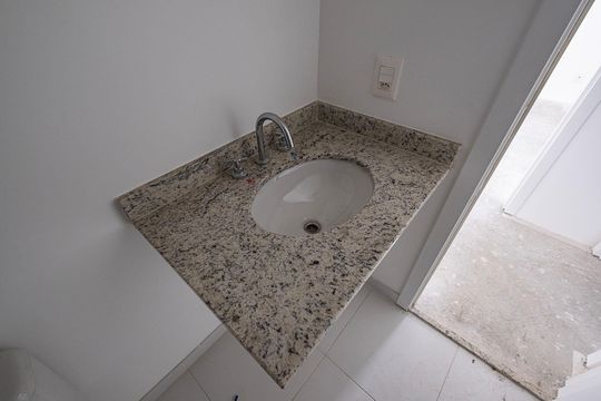 Banheiro de apartamento à venda com 2 quartos, 69m² em Sumarezinho, São Paulo