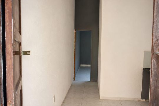 Entrada de kitnet/studio para alugar com 1 quarto, 27m² em Paciência, Rio de Janeiro