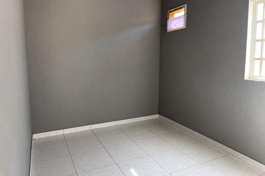 Quarto de kitnet/studio para alugar com 1 quarto, 27m² em Paciência, Rio de Janeiro
