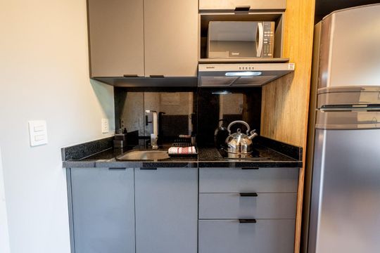 Cozinha de kitnet/studio para alugar com 1 quarto, 26m² em Boa Vista, Porto Alegre