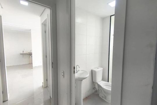 Banheiro de apartamento à venda com 2 quartos, 48m² em Jardim das Cerejeiras, Campinas