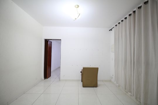 Sala de casa à venda com 6 quartos, 117m² em Jardim Tres Irmaos, Taboão da Serra