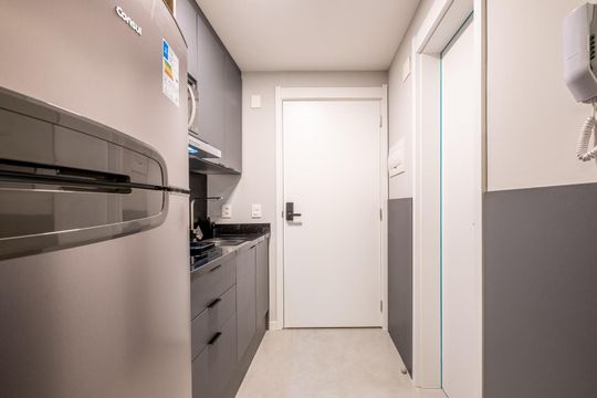 Cozinha de kitnet/studio para alugar com 1 quarto, 26m² em Boa Vista, Porto Alegre
