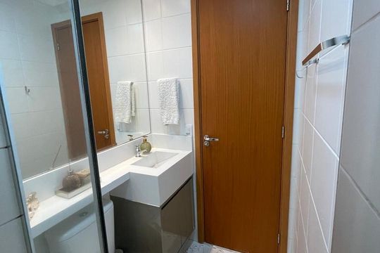 Banheiro de apartamento à venda com 2 quartos, 46m² em Jardim Boa Vista (Zona Oeste), Osasco