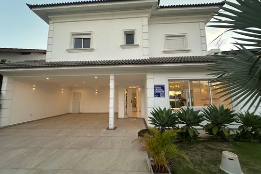 Fachada de casa de condomínio à venda com 4 quartos, 450m² em Morada das Flores (aldeia da Serra), Barueri